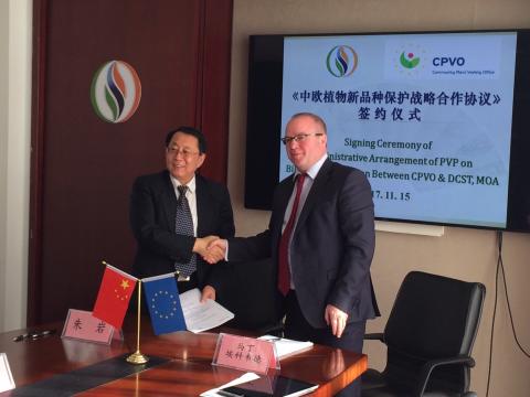 Signature of an Administrative Arrangement on technical cooperation aiming to facilitate PVP for breeders in EU and China