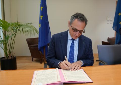 President of CPVO Francesco Mattina signs Headquarters Agreement